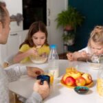 Strategi Cerdas Menghadapi Anak yang Suka Makanan Manis dan Cepat Saji